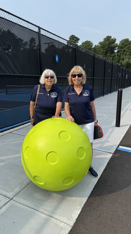 Pickleball is officially underway at Mannino Park! Mayor Walker and Council President Mary Sohor stopped by this morning to celebrate this exciting addition to our community.