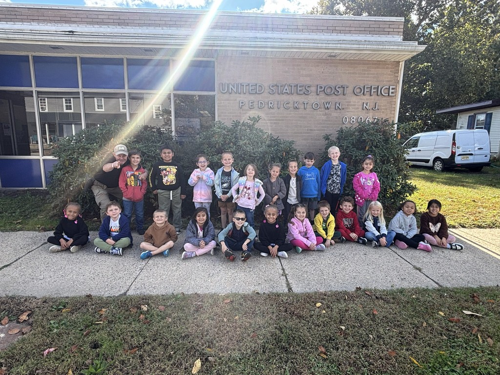 Kindergarten visiting the post office!