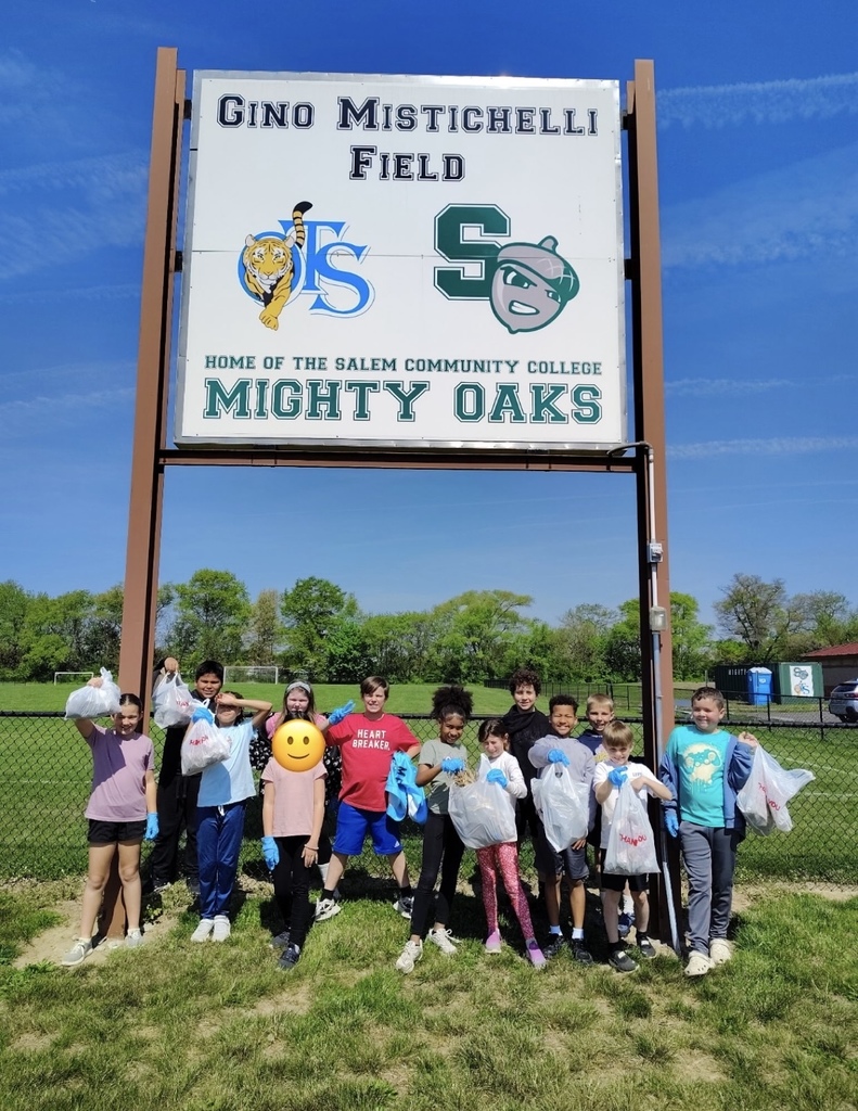 4th Grade celebrating  Earth Day by taking care of our planet and enjoying the weather.
