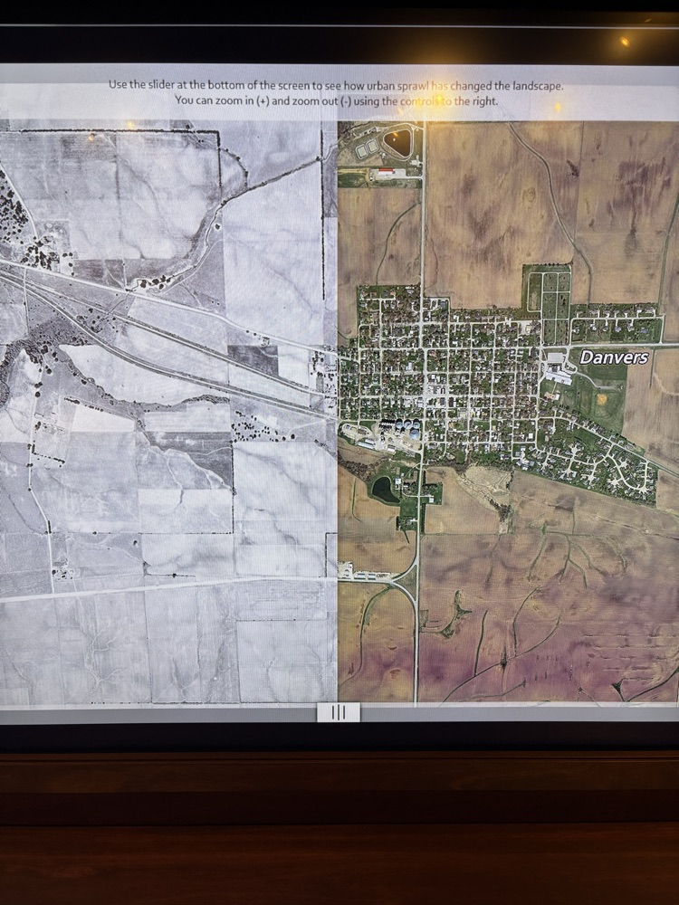 Urban Sprawl map of Danvers, IL 1940 vs 2016