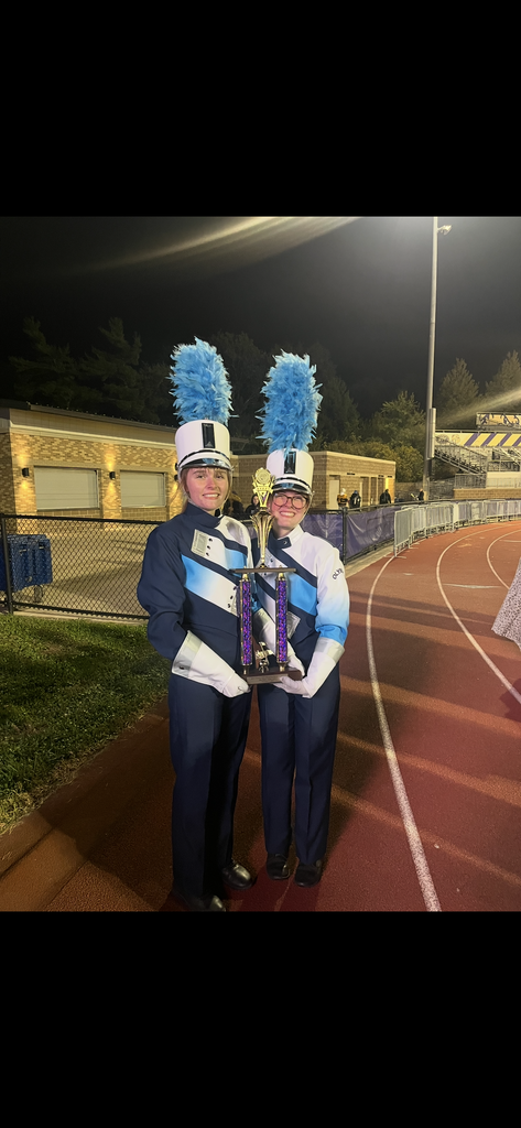Drum majors w/trophy