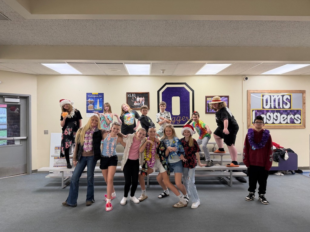 6th grade in Hawaii pose