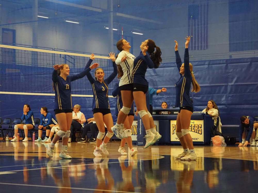 (Photo Credit: Megan McCarthy) Juniors Ava Mauntler and Delaney McCarthy celebrate a victorious set, surrounded by senior Hailey Hart, sophomore Kaelyn Guerne, and junior Elizabeth McKeough.