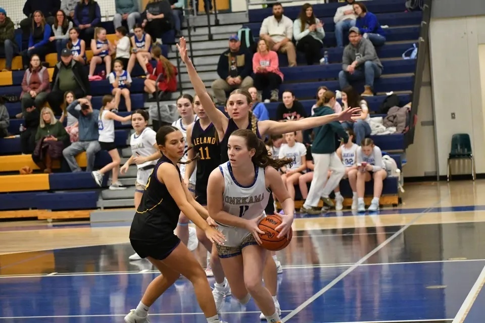 Hailey Hart possess the ball against Leland.