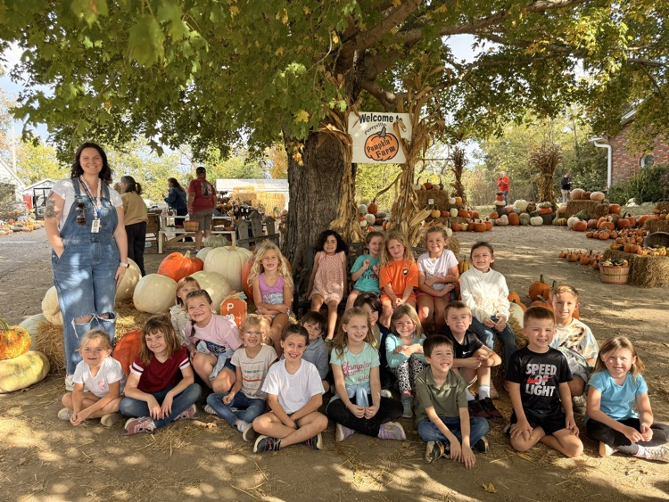 students enjoying the Perryville Pumpkin Farm
