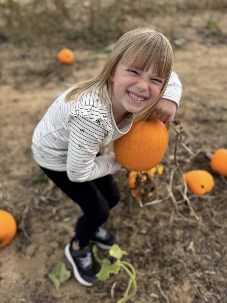 students enjoying the Perryville Pumpkin Farm