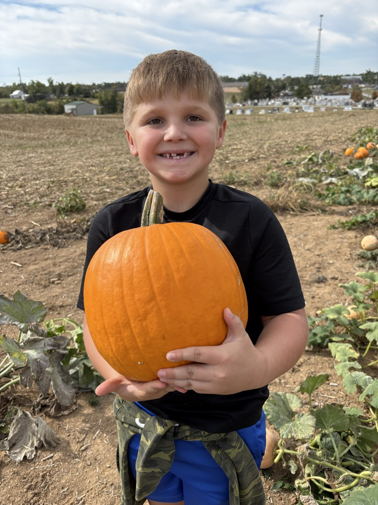 students enjoying the Perryville Pumpkin Farm