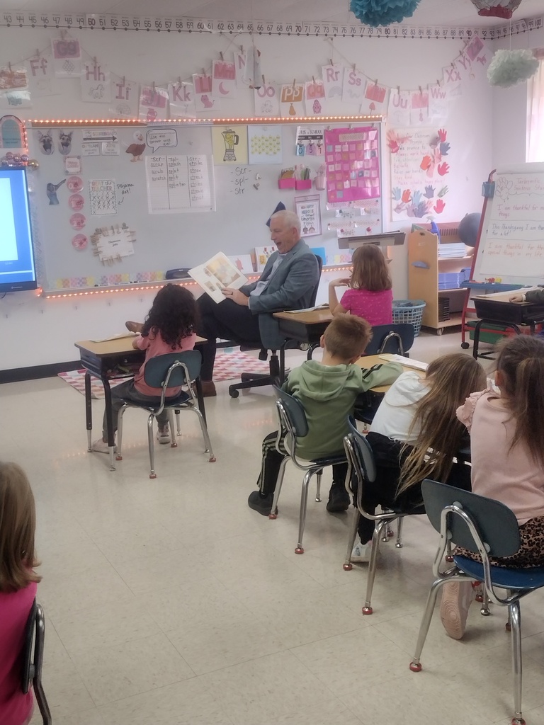 Representative Voss reading to the first grade students.