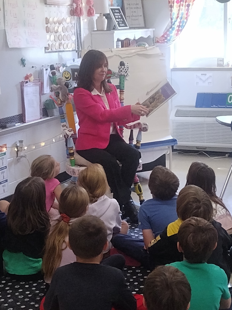 Representative Parker reading to the second grade students.