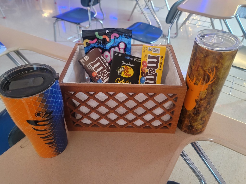 Men's basket: 2 homemade tumblers, snacks, and Bass Pro gift card