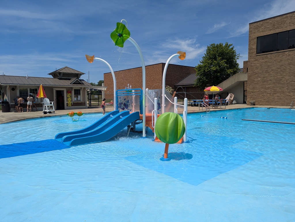 The spray water feature at the Orange Outdoor Pool