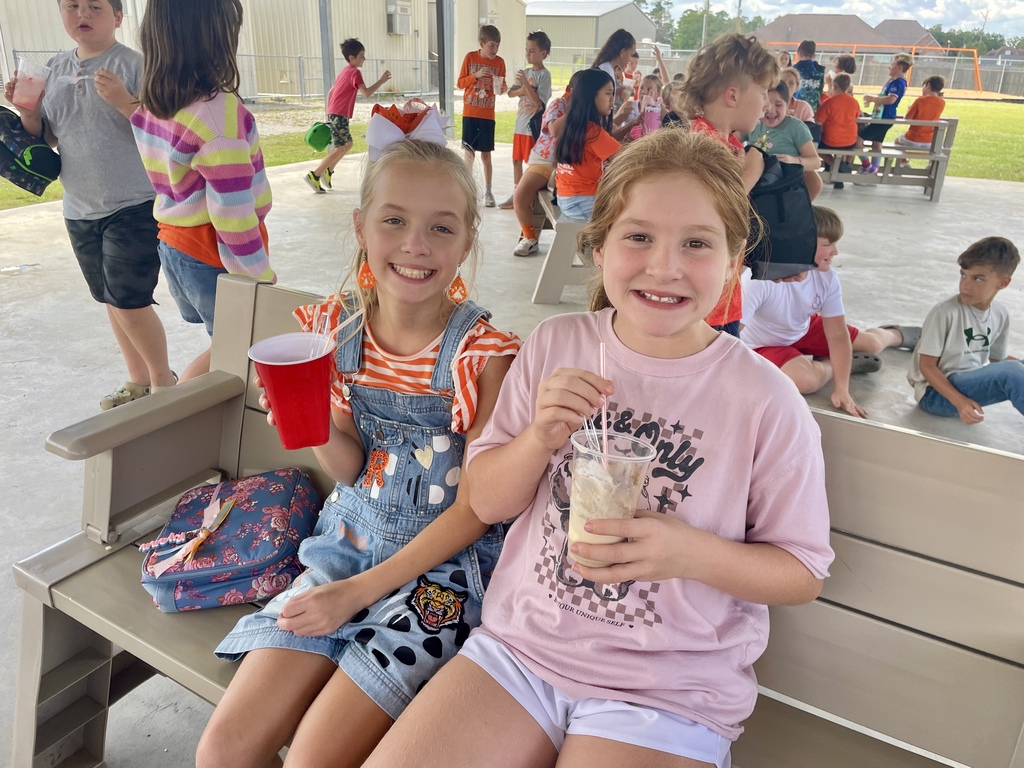 Students enjoyinng treats