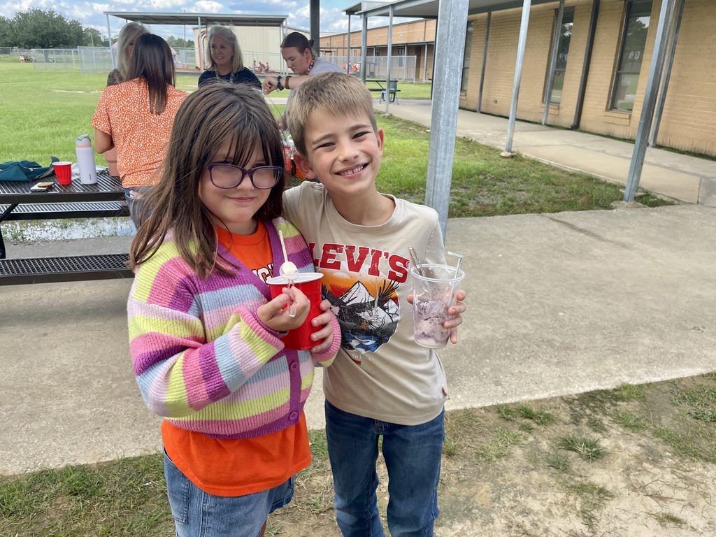 Students enjoyinng treats