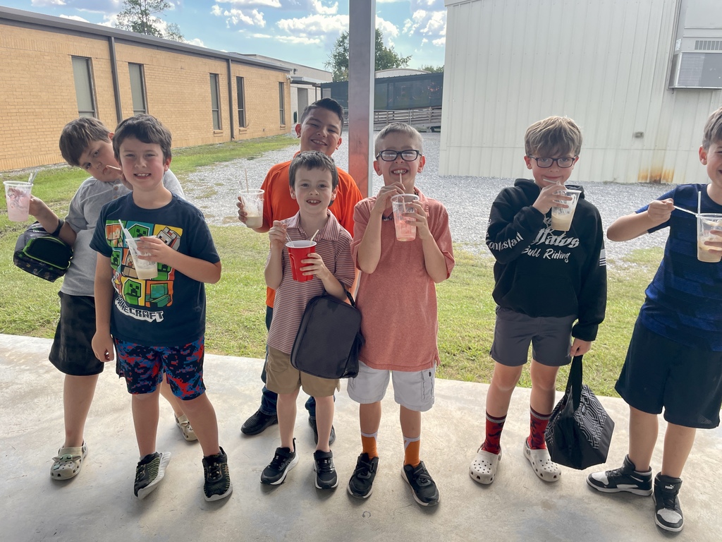 Students enjoyinng treats