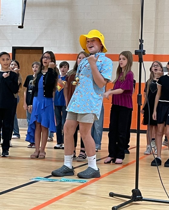 5th Grade Students Performing