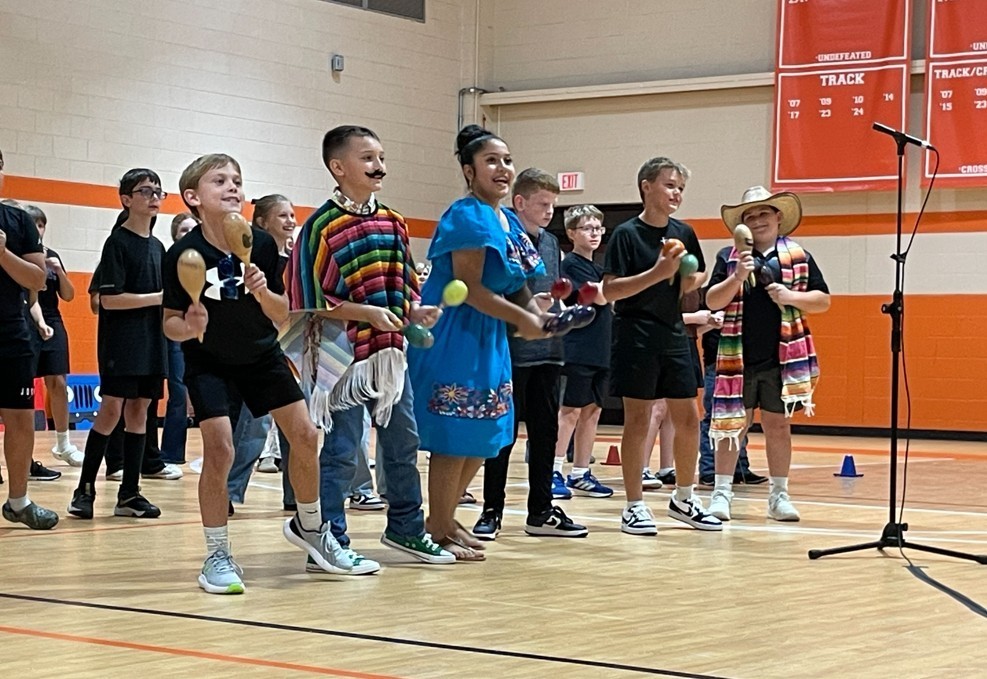 5th Grade Students Performing