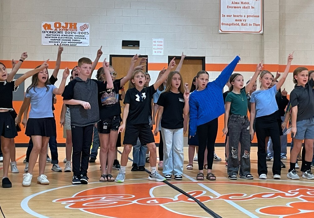 5th Grade Students Performing