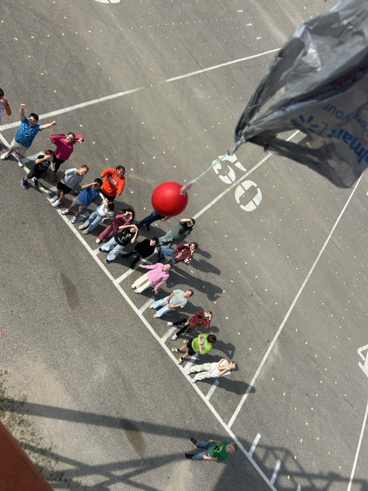 Students watching the eggs take a 25’ drop.