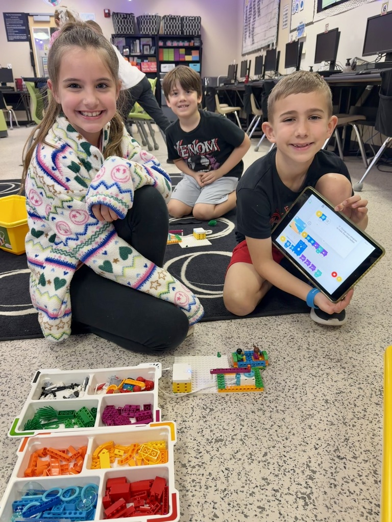 2nd Graders Building