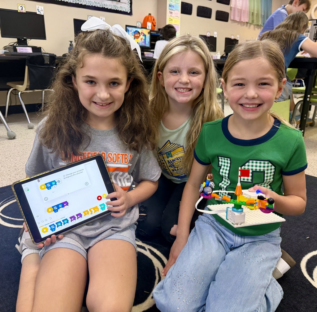 3rd Graders building