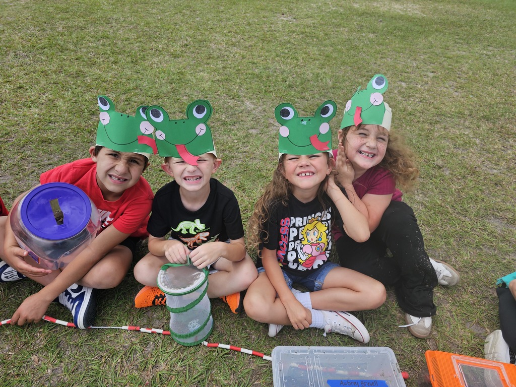 Students with Frogs