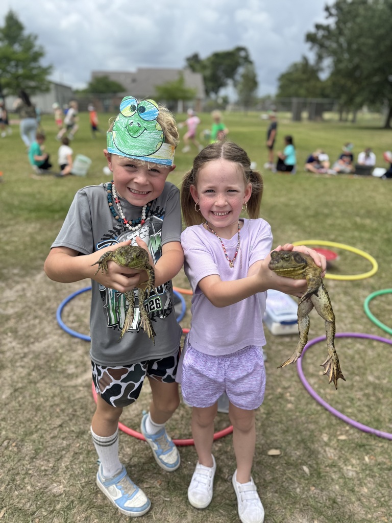 Students with Frogs