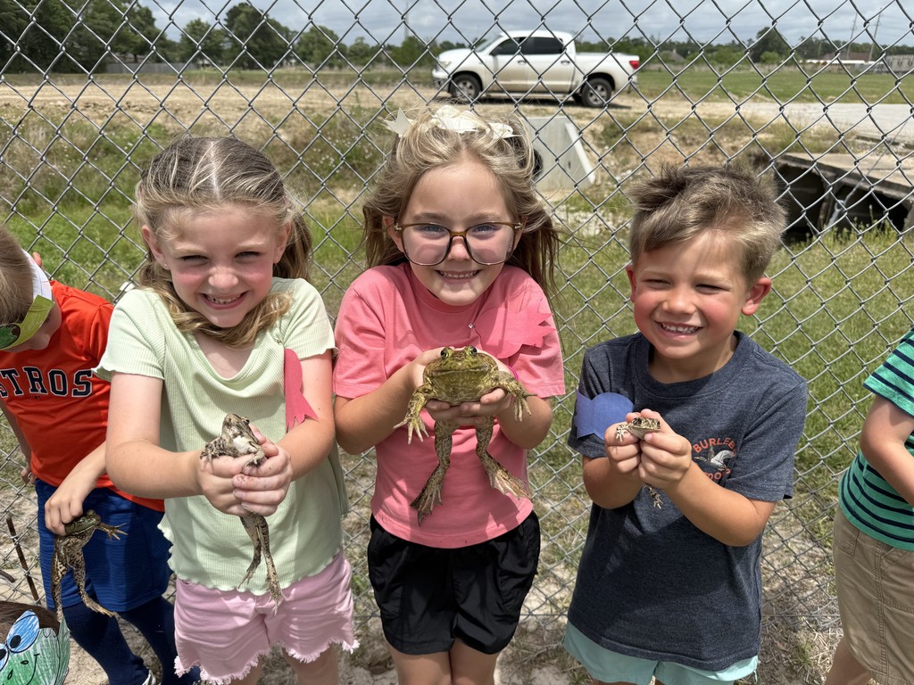 Students with Frogs