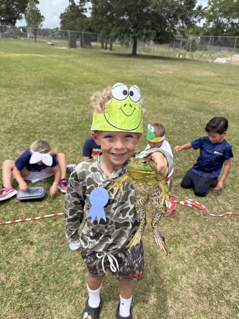 Students with Frogs
