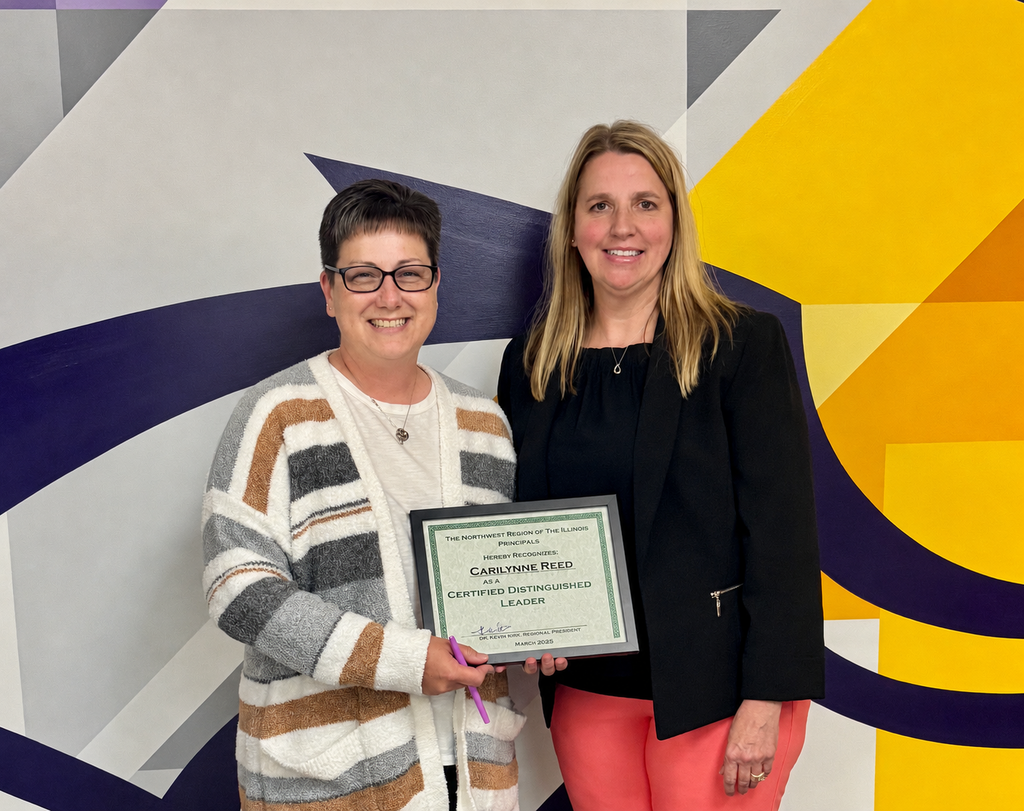 Ms Reed being given the Leadership award by Mrs. Katzenberger