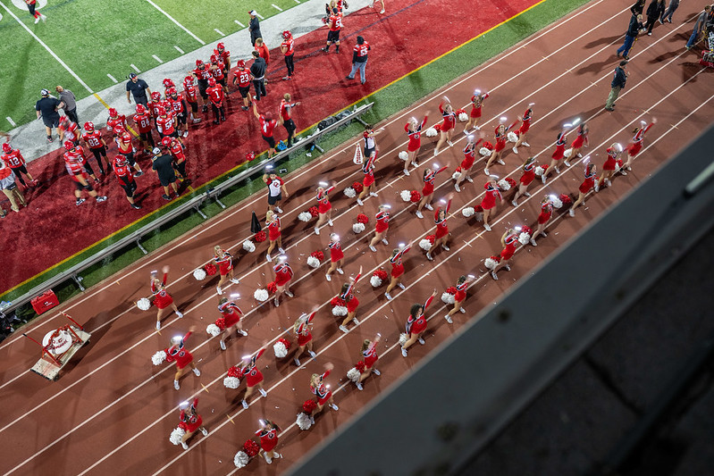 homecoming cheerleaders