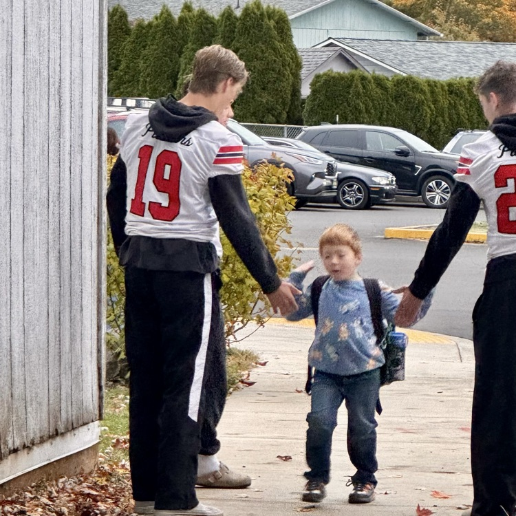OCHS football team visits Gaffney Lane