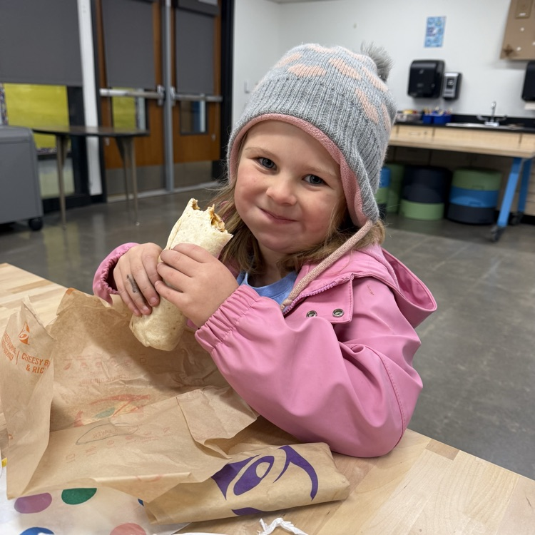 Officer Shockley brings lunch