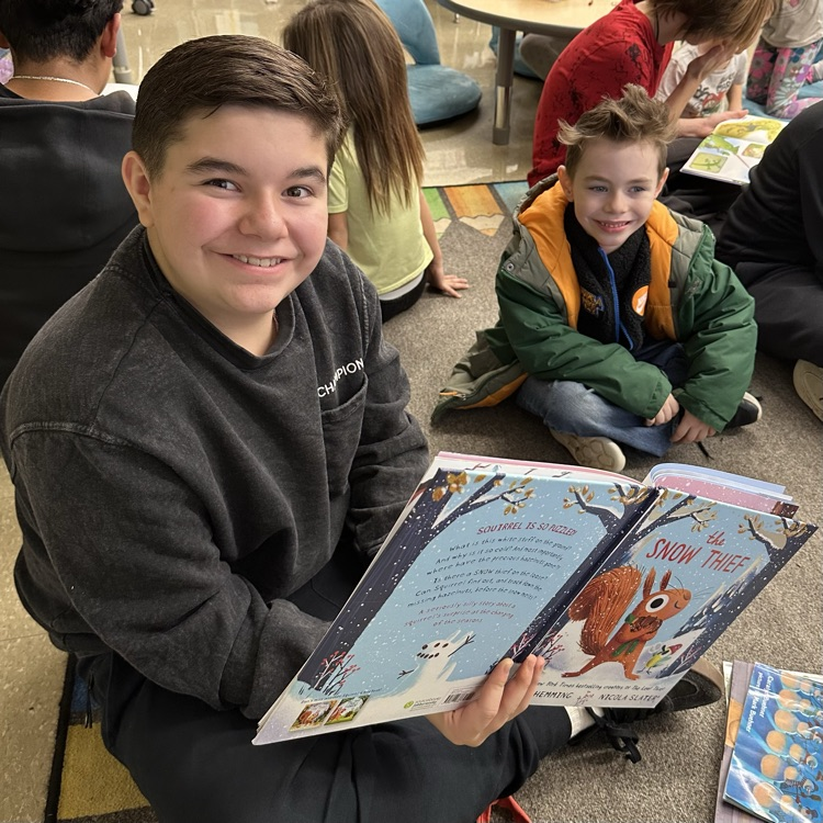 AVID readers read to young students.