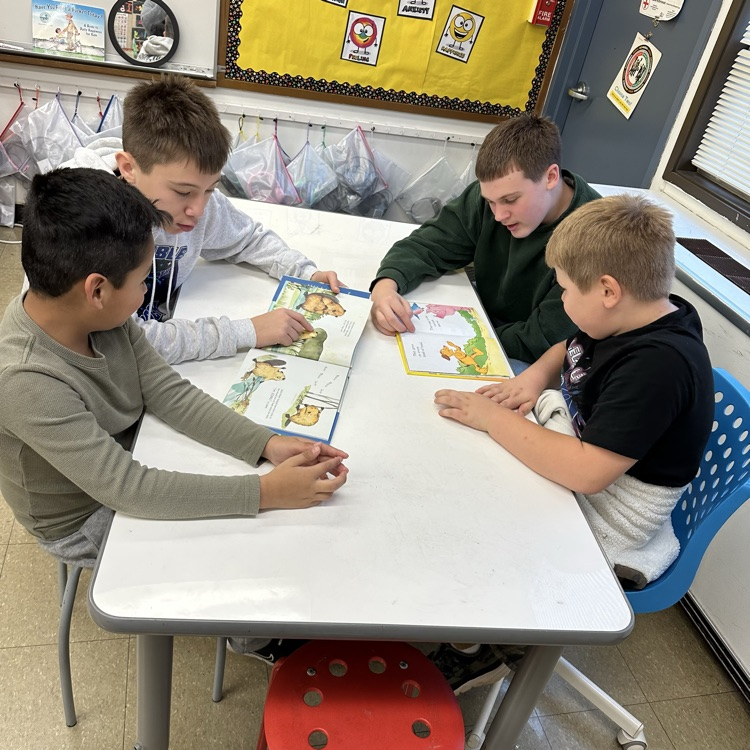 AVID readers read to young students.