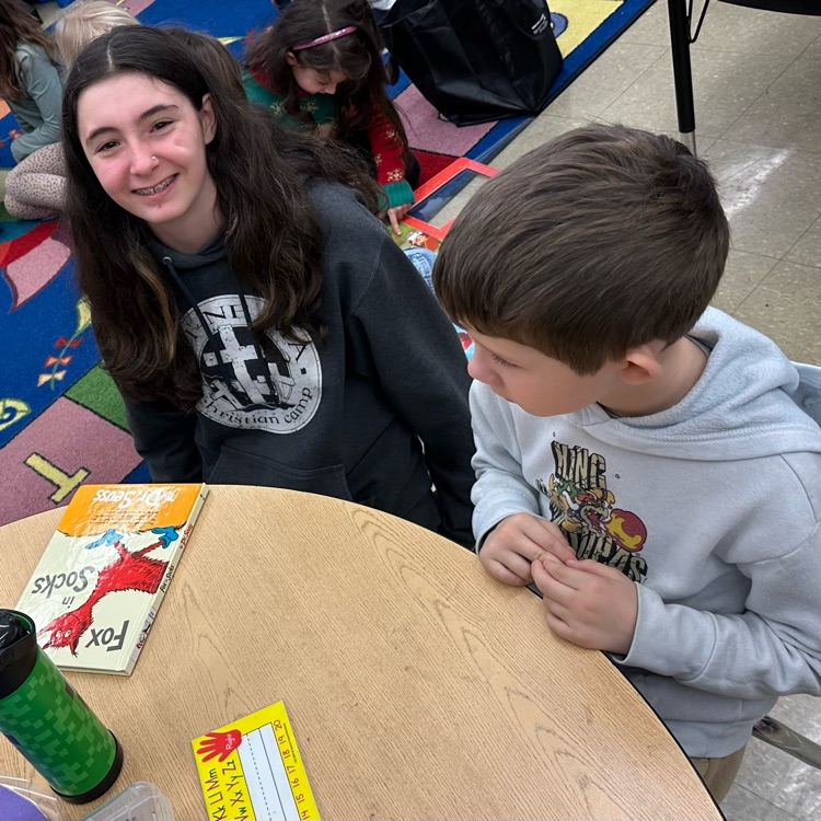 AVID readers read to young students.