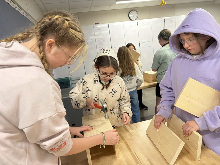 CAIS students helped 5th graders make tool boxes.
