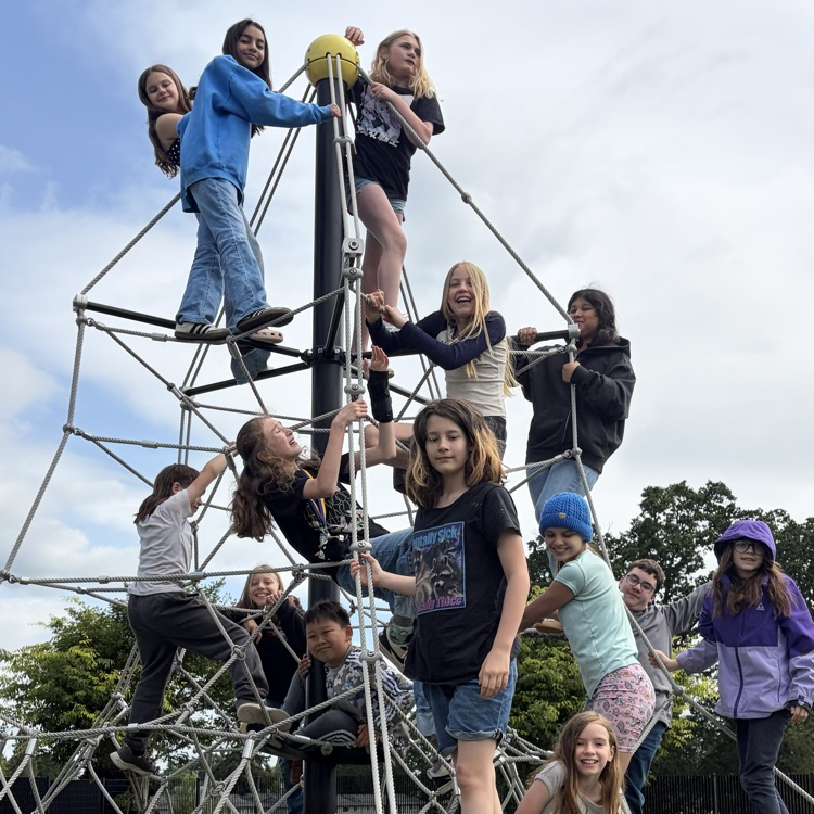 5th Graders tour Gardiner Middle School 