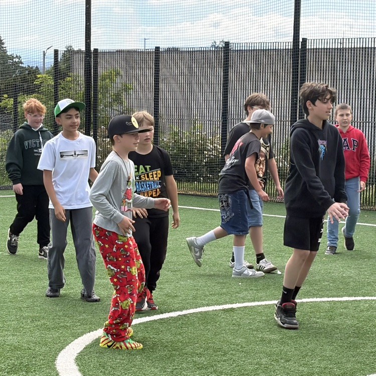 5th Graders tour Gardiner Middle School 