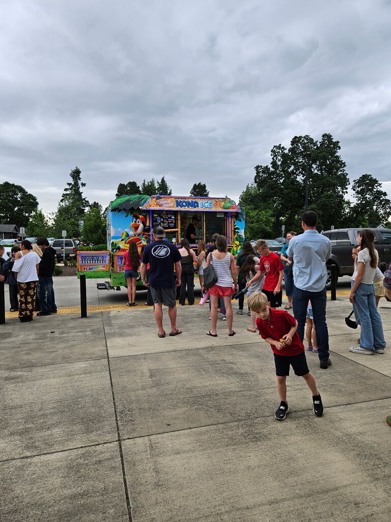 Photo of people in line for Kona Ice