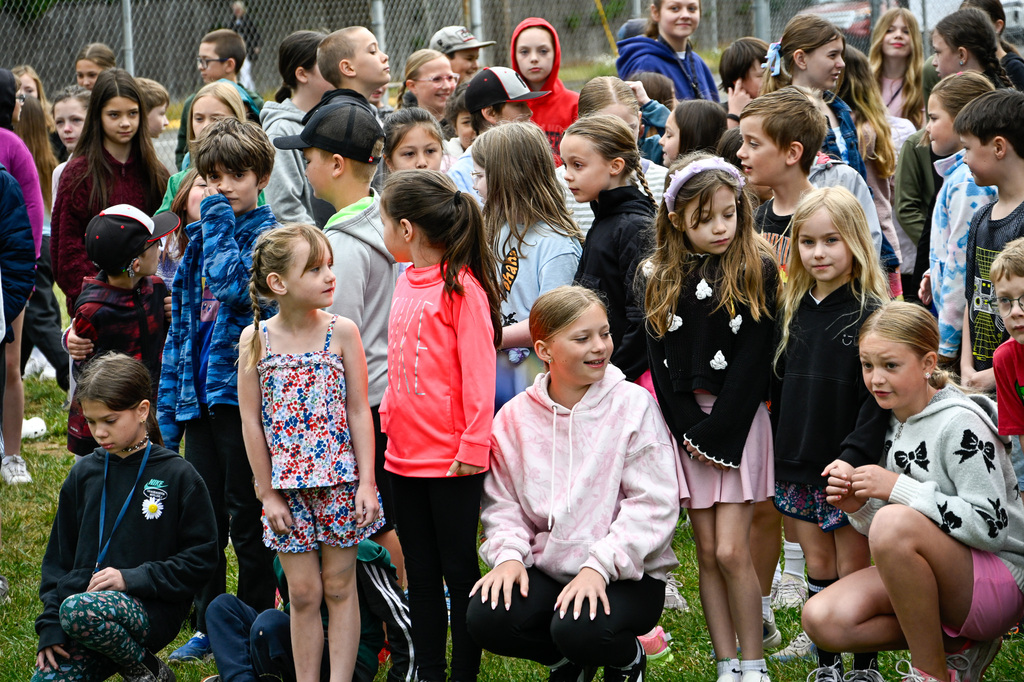 A large group of elementary aged children