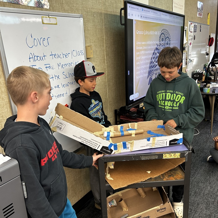 5th graders build 