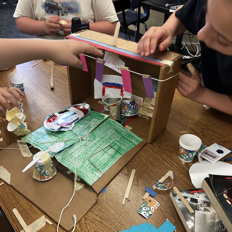 5th graders build 