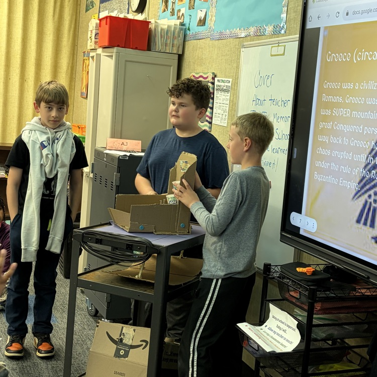 5th graders build 