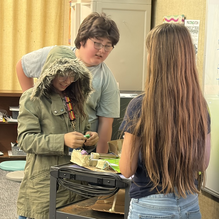5th graders build 