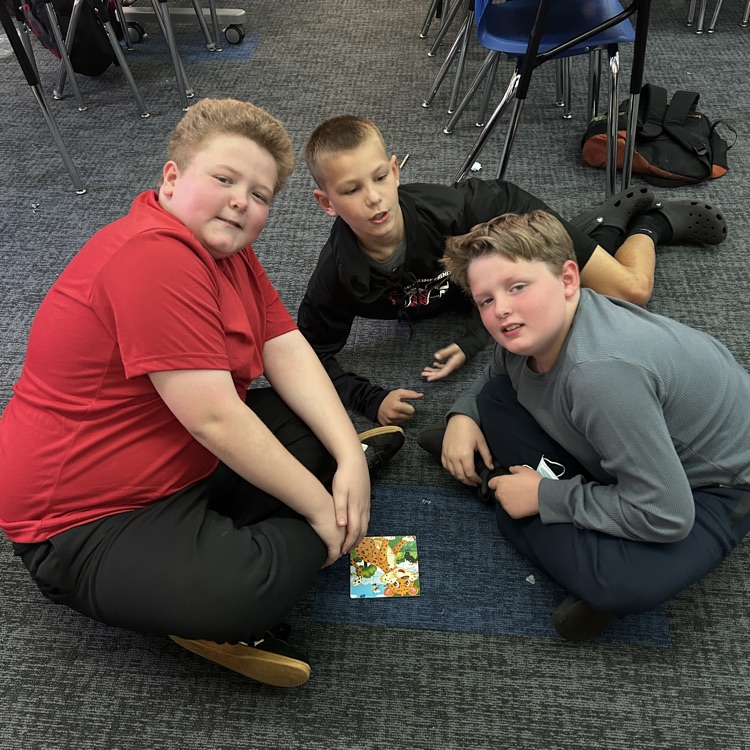 5th graders collaborating 