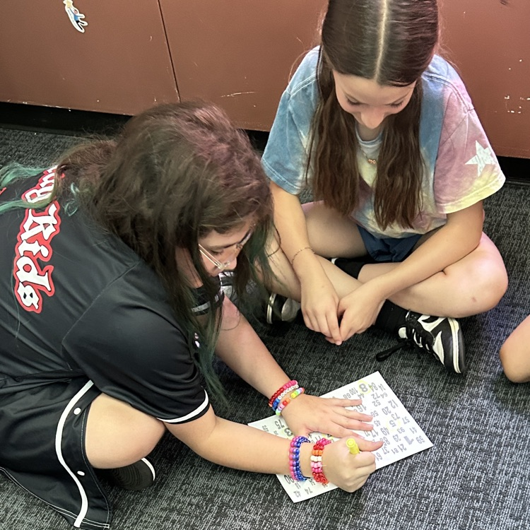 5th graders collaborating 