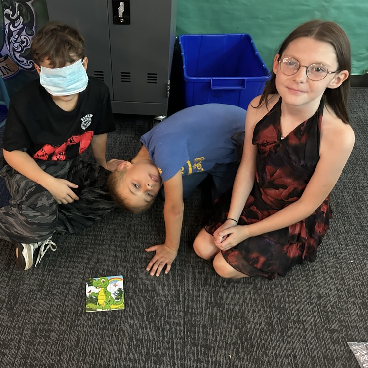 5th graders collaborating 