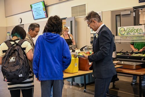 Tumwata Middle School Hosts Delegation from Sister City Tateshina, Japan