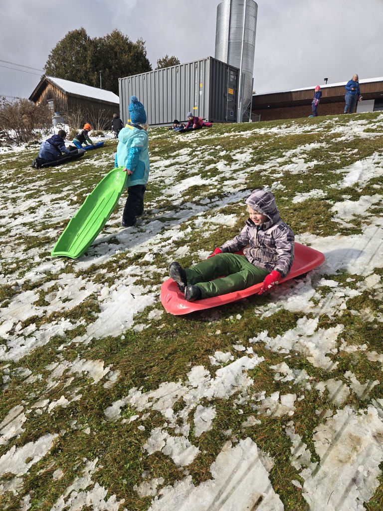 kids sledding
