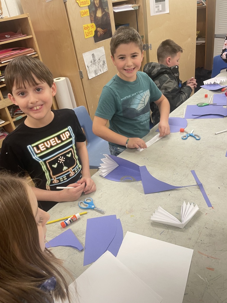 students working in Art class